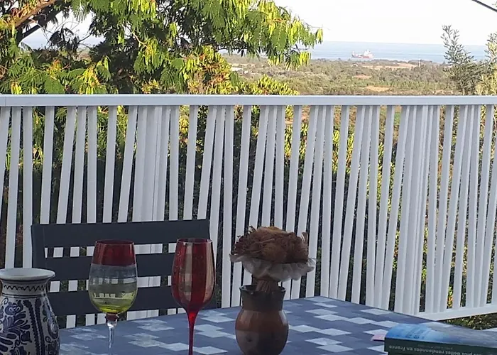 Jolie Villa Dans Un Endroit Paisible, A 3 Mn De La Mer Et De La Montagne